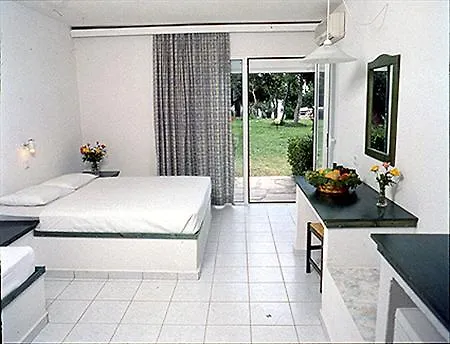 Hotel Gerakina Beach